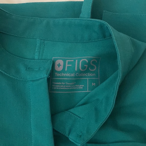 FIGS Scrub Top M Hunter Green - Picture 4 of 5